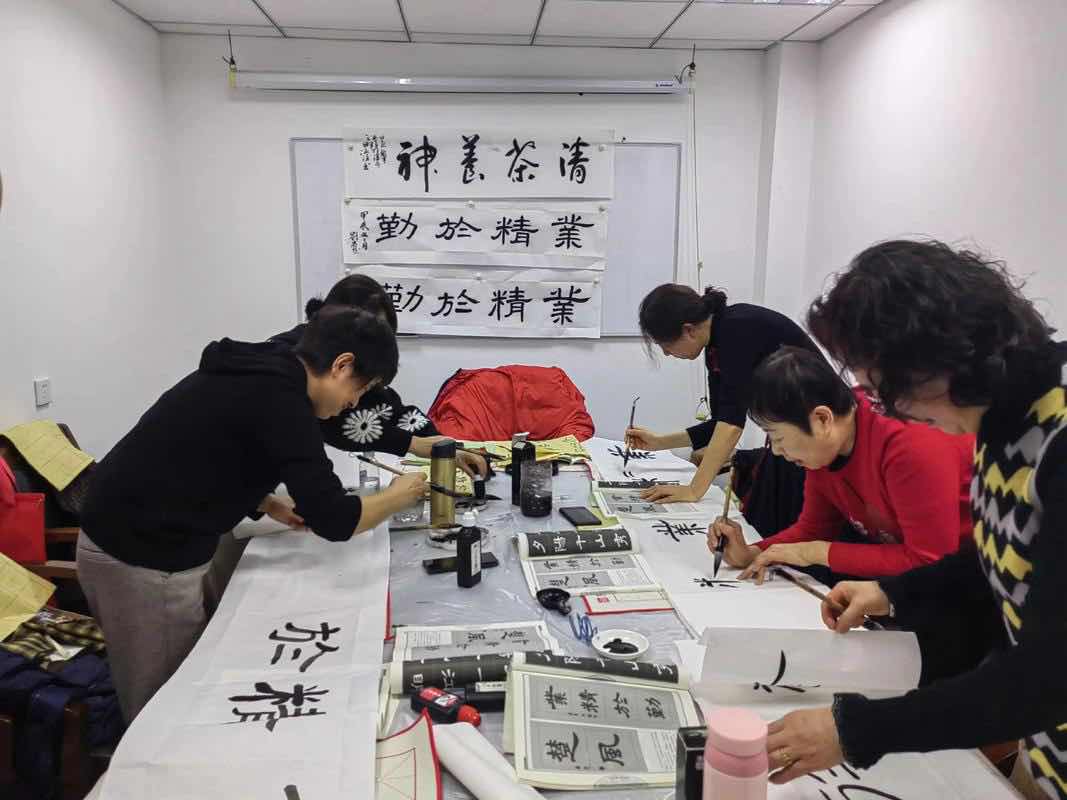 ���ݲ���ɫ���Ͻ��ڵġ��°볡��������