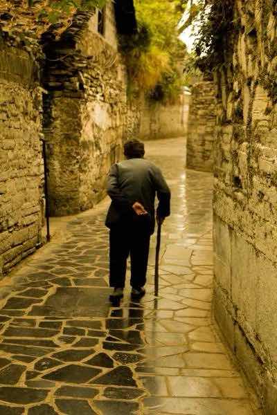 别让孤独淹没暮年:请善待每一位老年人 别让孤独淹没暮年:请善待每一位老年人